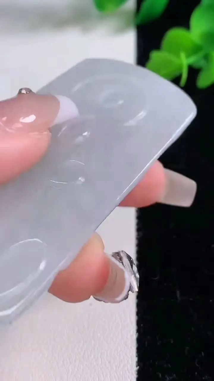 天然A货翡翠大日如来吊坠，尺寸71-38-5.5，重量:34.11g
12月8日