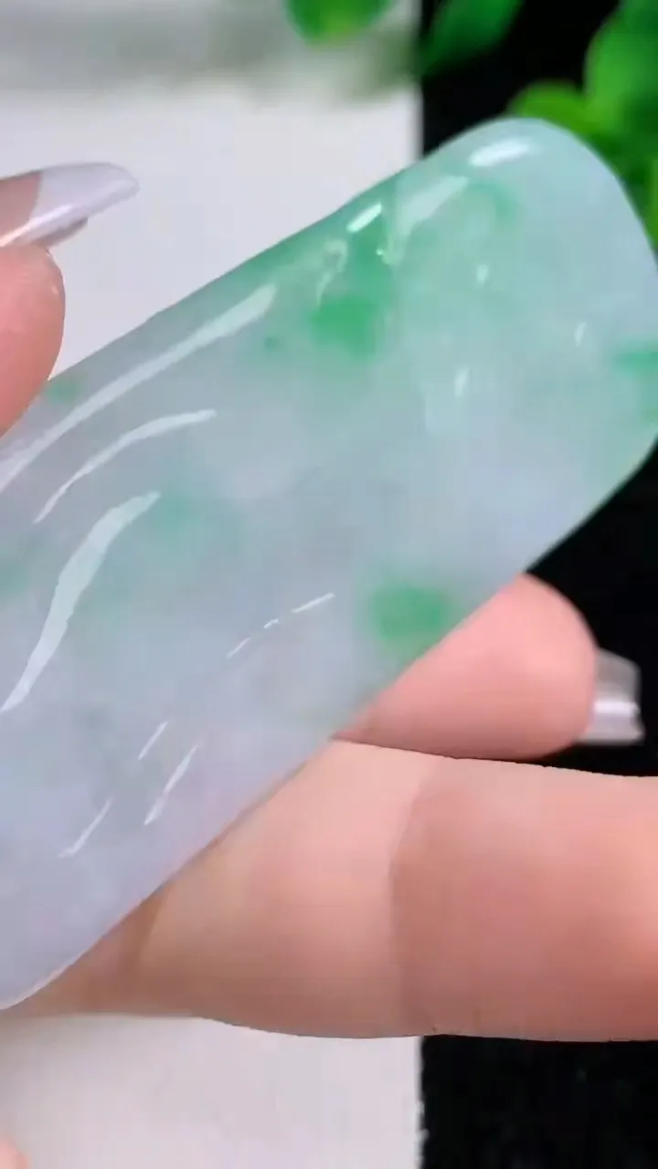 天然A货翡翠普贤菩萨吊坠，尺寸67.2-27.7-6.5，重量:26.43g
12月8日