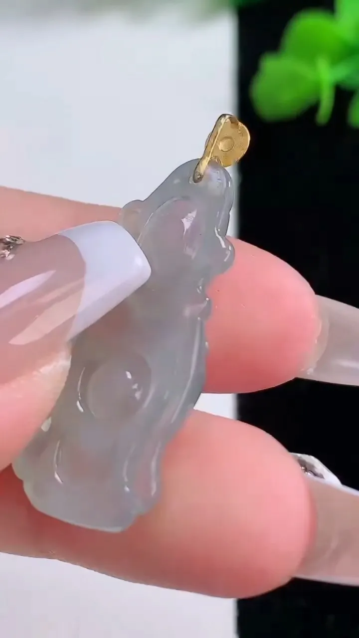 天然A货翡翠财神爷吊坠，尺寸30.3-12.6-5.6，重量:3.79g
12月8日