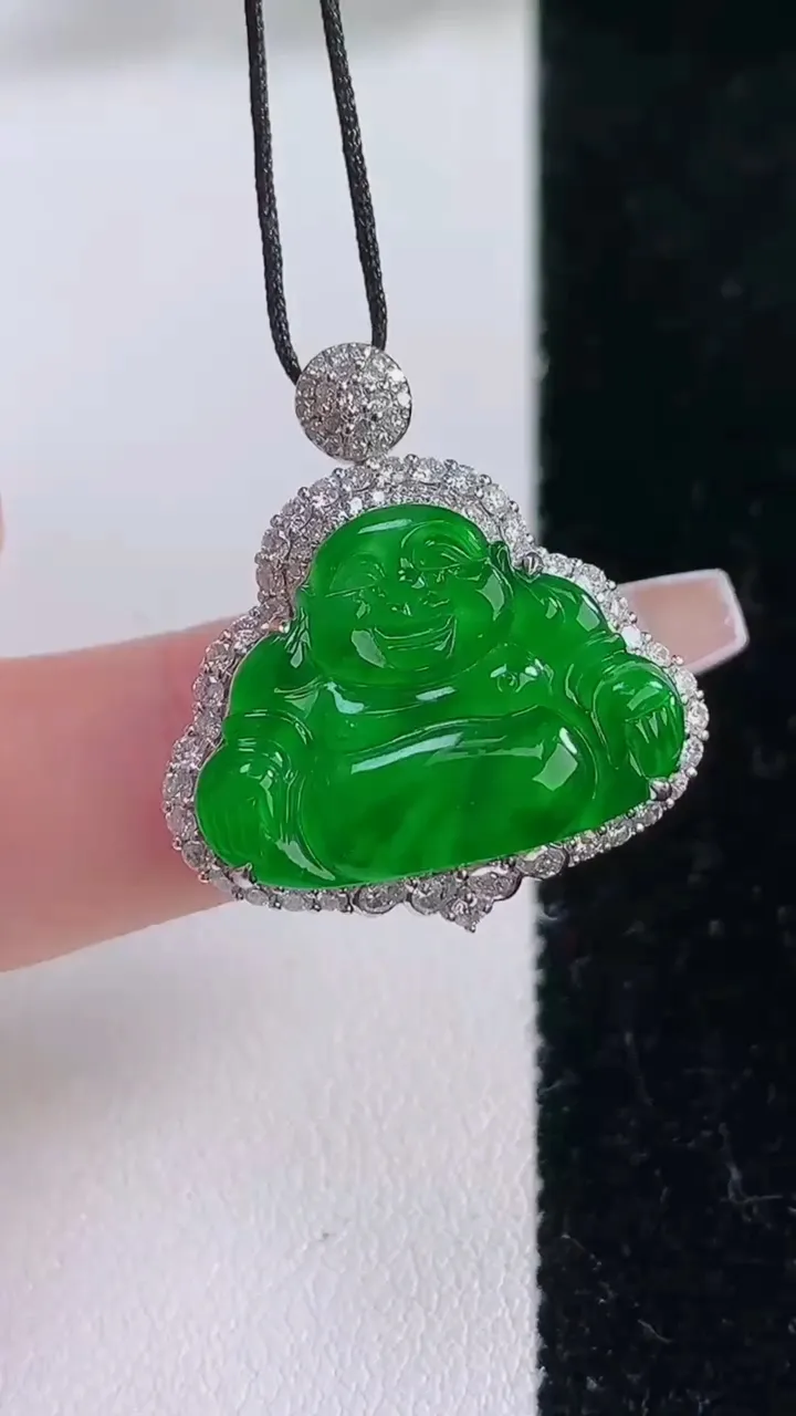 天然A货翡翠佛公吊坠，尺寸26.4-24-9，裸石15.4-20.8重量:7.77g
12月8日