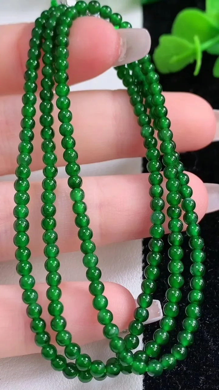 天然A货翡翠小米珠项链，尺寸2.7-188颗，重量:8.63g12月8日
工厂直销收藏佳品,种好水足