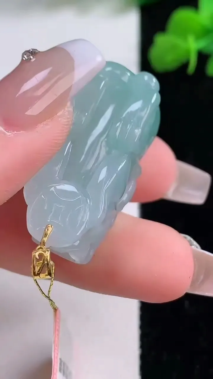 天然A货翡翠貔貅吊坠，尺寸32.7-13.6-13，重量:15.02g
12月8日