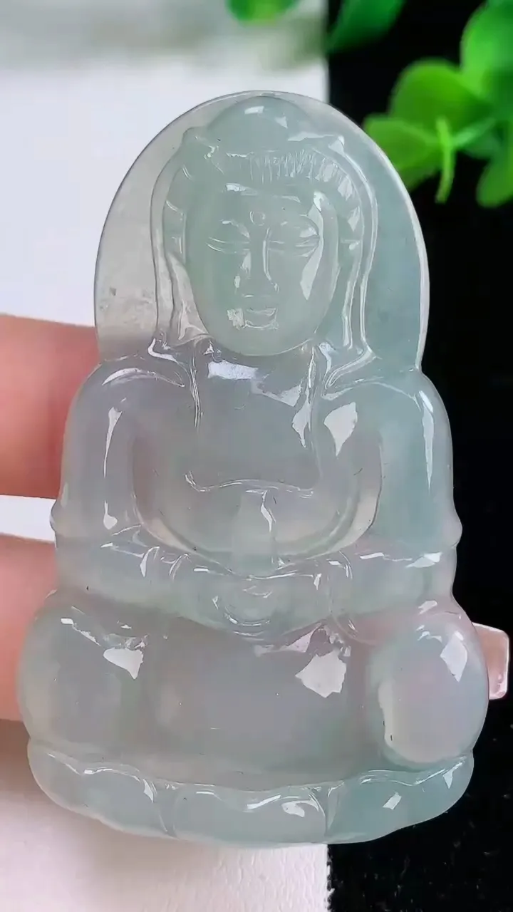 天然A货翡翠观音菩萨吊坠，尺寸62-39-4.2，重量20.49g
12月8日