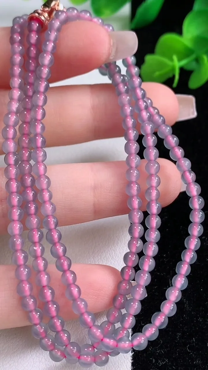 天然A货翡翠种蓝水小米珠项链，尺寸3.7-164颗，重量:14.30g12月8日
工厂直销收藏佳品,种好水足，色泽均匀，有种有色，上手高大气！