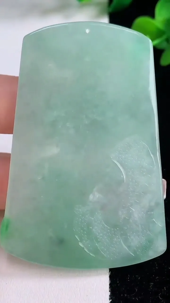 天然A货翡翠御龙不动明王吊坠，尺寸65.3-42.7-5.8，重量:34.58g
12月8日