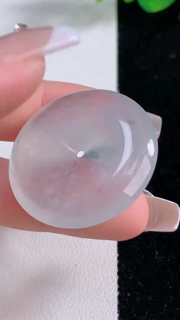 天然A货翡翠种飘花平安扣吊坠，尺寸33.7-6.2，重量:14.62g
12月8日