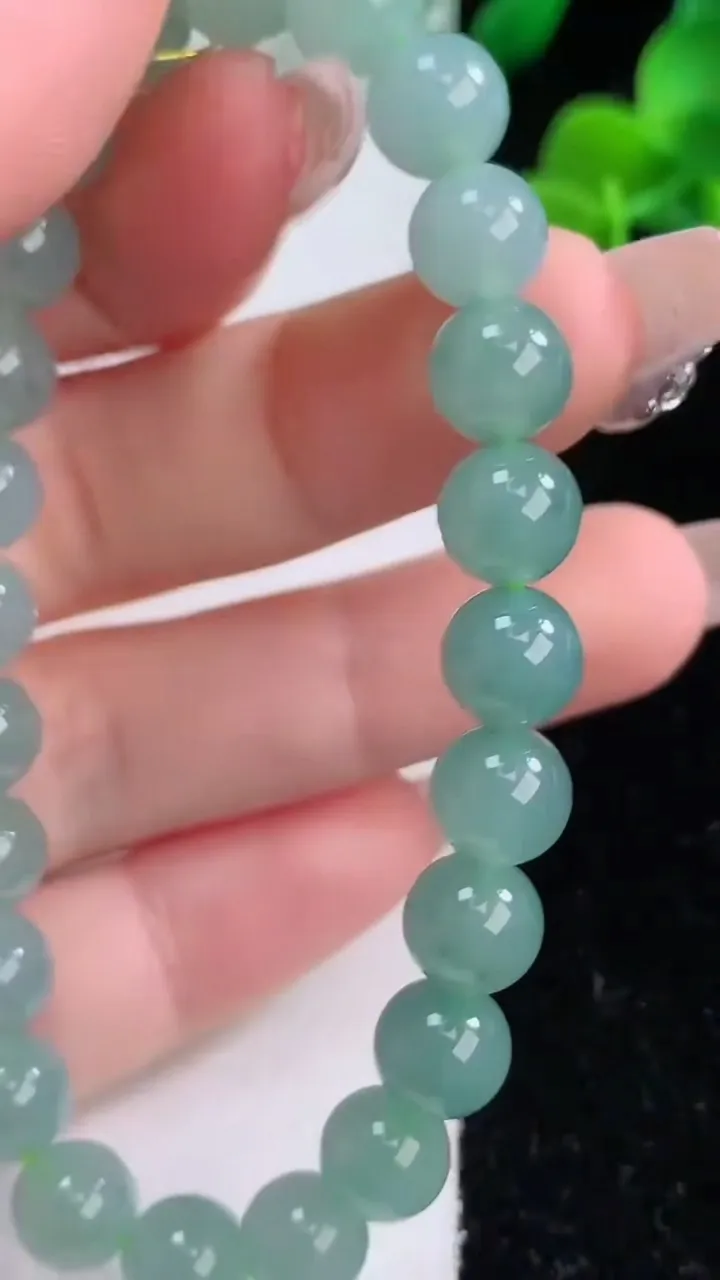 天然A货翡翠种飘花圆珠手串，尺寸7.5-24颗，重量:19.34g12月8日
工厂直销收藏佳品,种好水足，色泽均匀，有种有色，上手高大气！