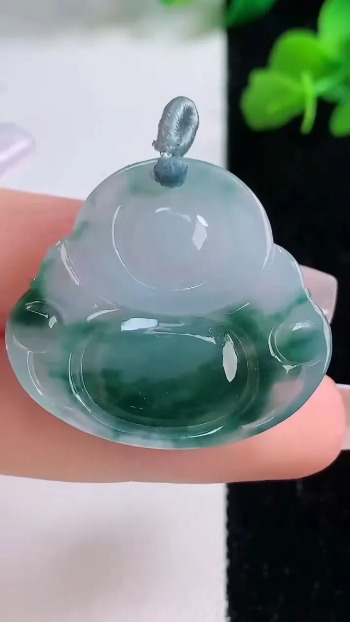 天然A货翡翠冰种飘花佛公吊坠，尺寸29-32.4-5.8，重量:8.77g
12月8日