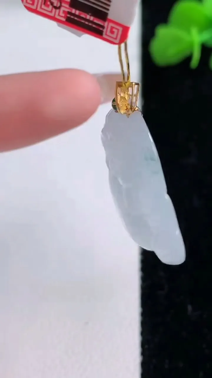 天然A货翡翠种飘花佛公吊坠，尺寸25-28-5.8，重量:6.84g
12月8日