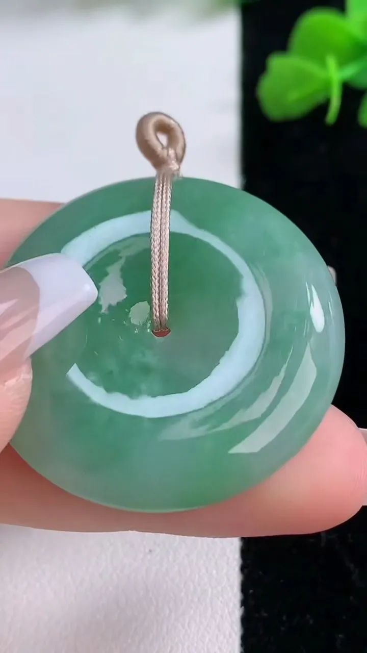 天然A货翡翠平安扣吊坠，尺寸35-7.3，重量:18.87g
12月8日