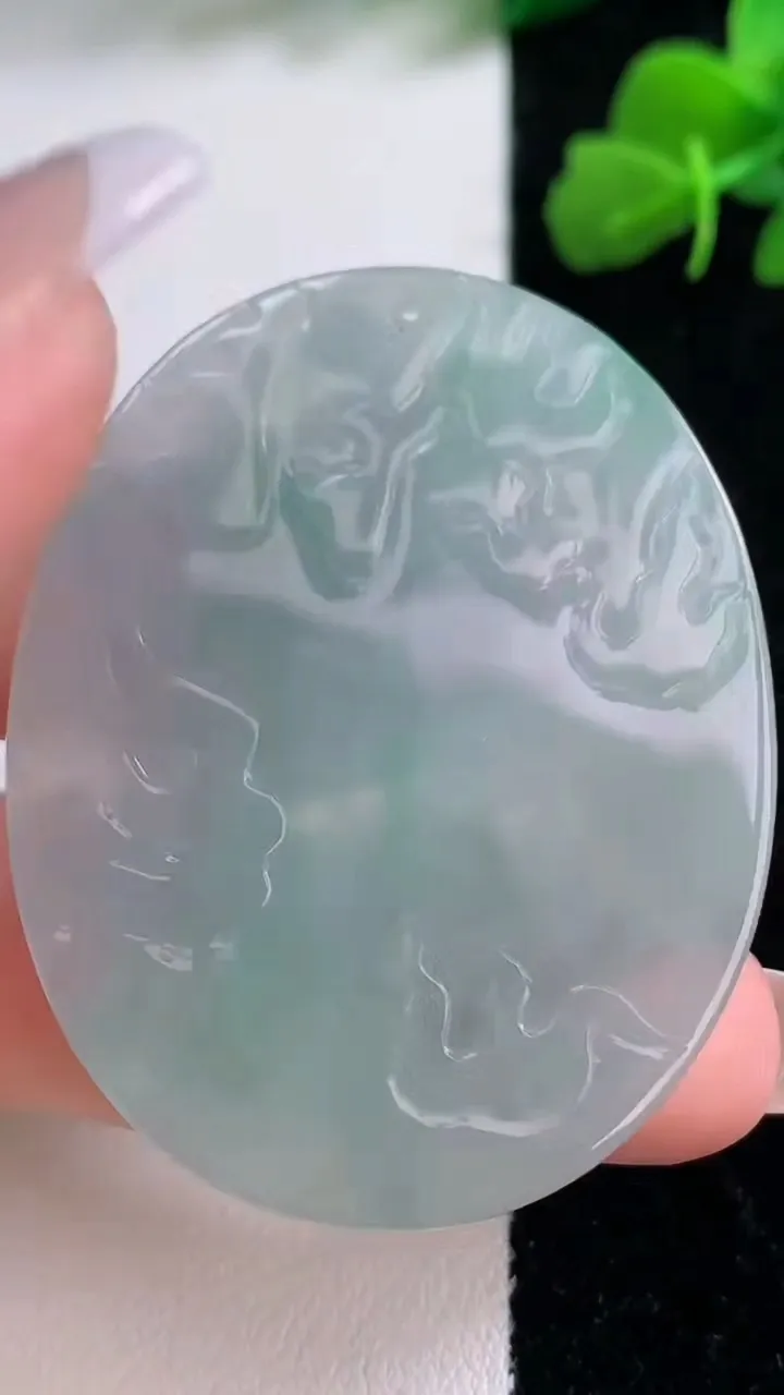 天然A货翡翠龙牌吊坠，尺寸49.2-38.2-5.2，重量:18.52g
12月8日