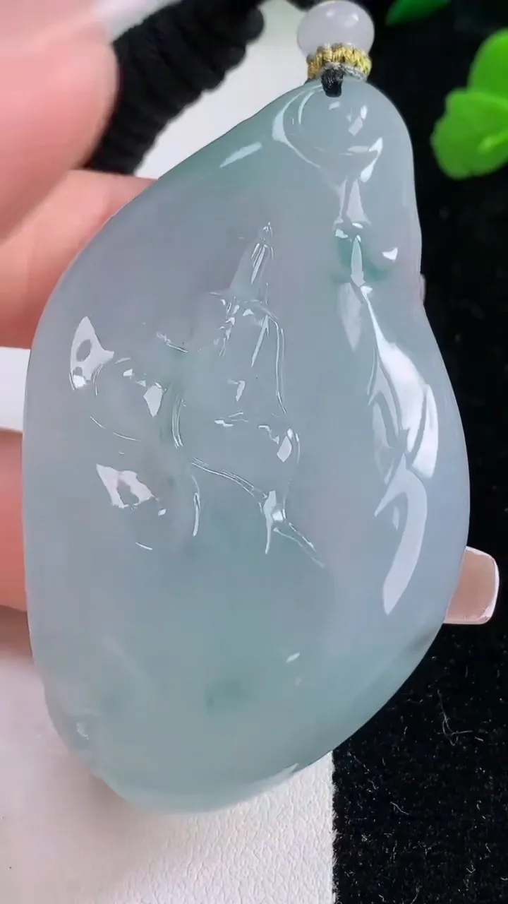 天然A货翡翠飘花无相观音吊坠，尺寸63.3-36.3-8.2，重量:42.98g
12月8日