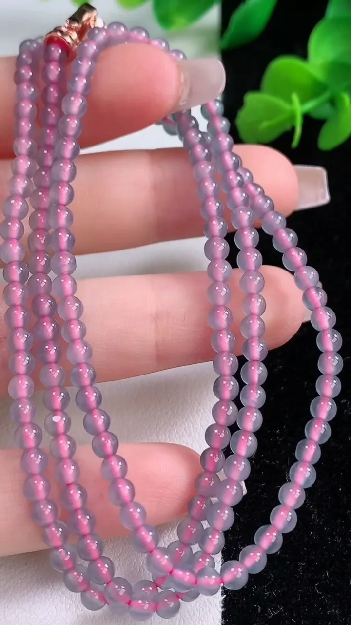 天然A货翡翠种蓝水小米珠项链，尺寸3.7-164颗，重量:14.30g12月8日
工厂直销收藏佳品,种好水足，色泽均匀，有种有色，上手高大气！