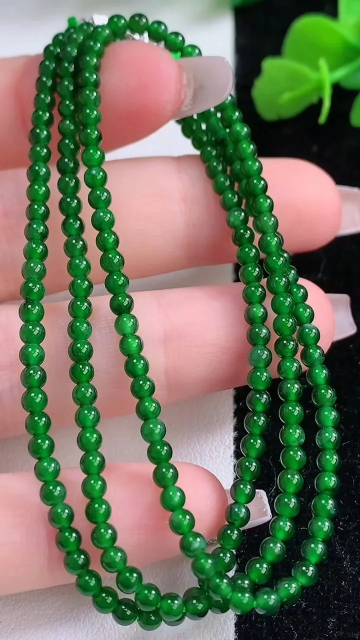 天然A货翡翠小米珠项链，尺寸2.7-188颗，重量:8.63g12月8日
工厂直销收藏佳品,种好水足