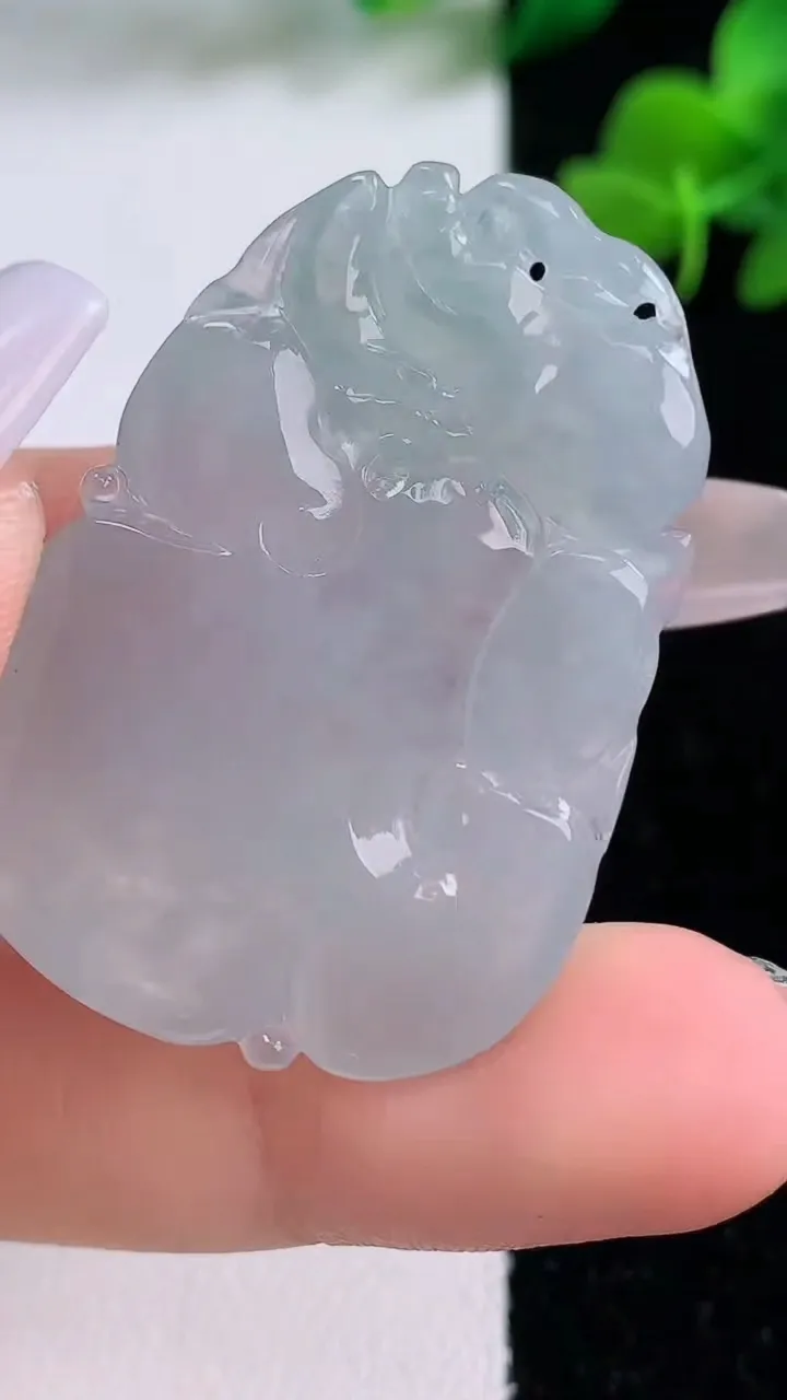 天然A货翡翠寿桃吊坠，尺寸39.6-29-5.8，重量:11.65g
12月8日