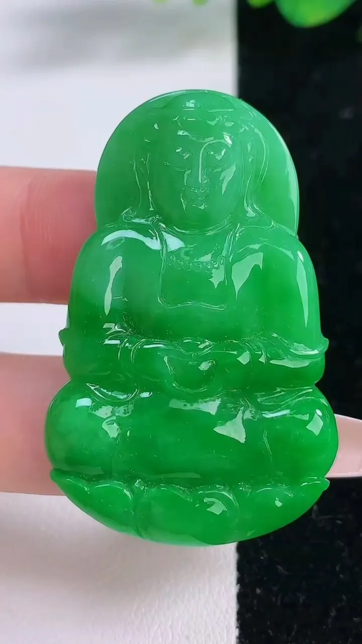 天然A货翡翠观音菩萨吊坠，尺寸48.2-31.2-5.2，重量:15.77g
12月8日