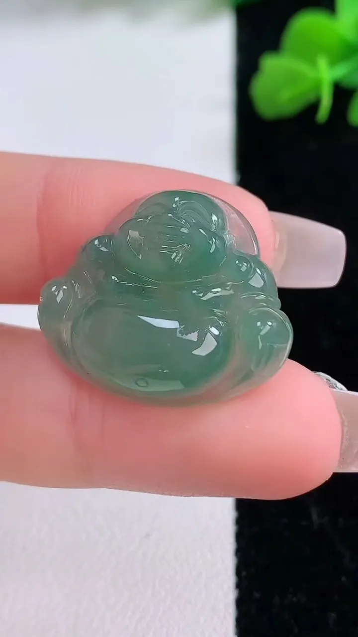 天然A货翡翠佛公吊坠，尺寸21-24.5-5.7，重量:4.30g
12月8日