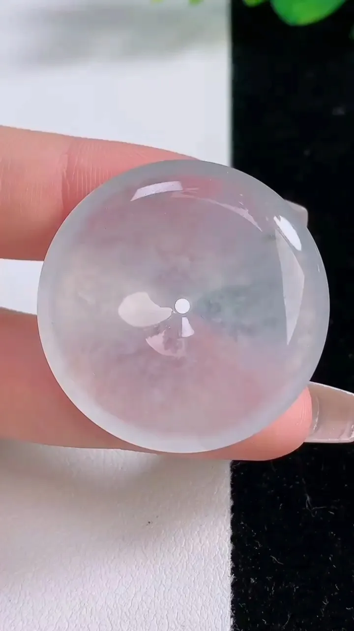 天然A货翡翠种飘花平安扣吊坠，尺寸33.7-6.2，重量:14.62g
12月8日