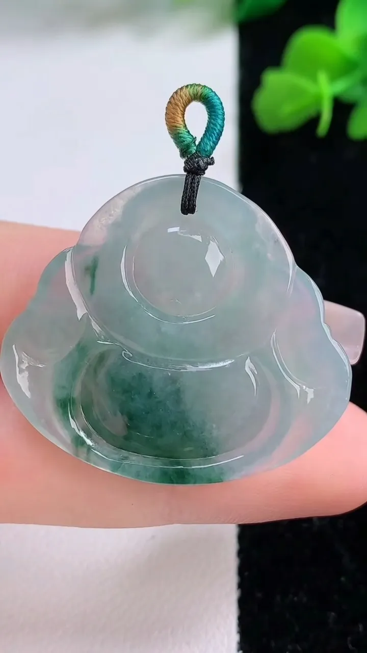 天然A货翡翠冰种飘花佛公吊坠，尺寸30.7-34.6-6，重量:9.39g
12月8日