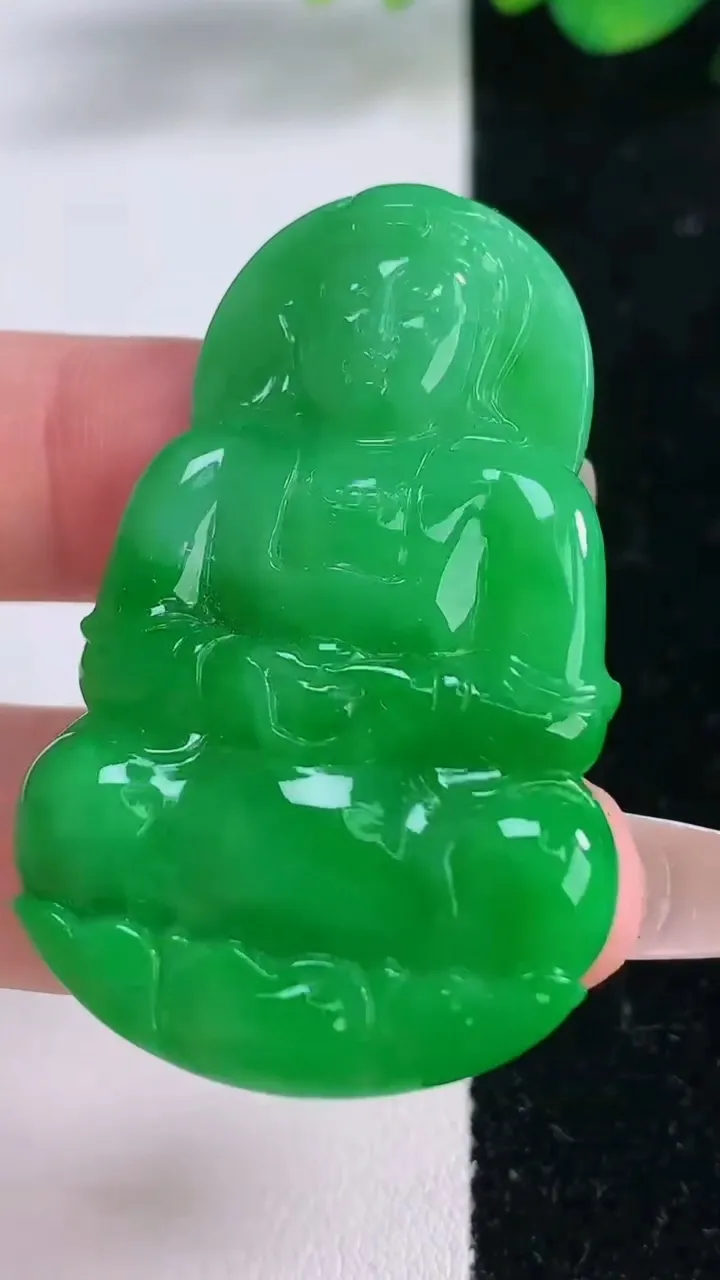 天然A货翡翠观音菩萨吊坠，尺寸48.2-31.2-5.2，重量:15.77g
12月8日