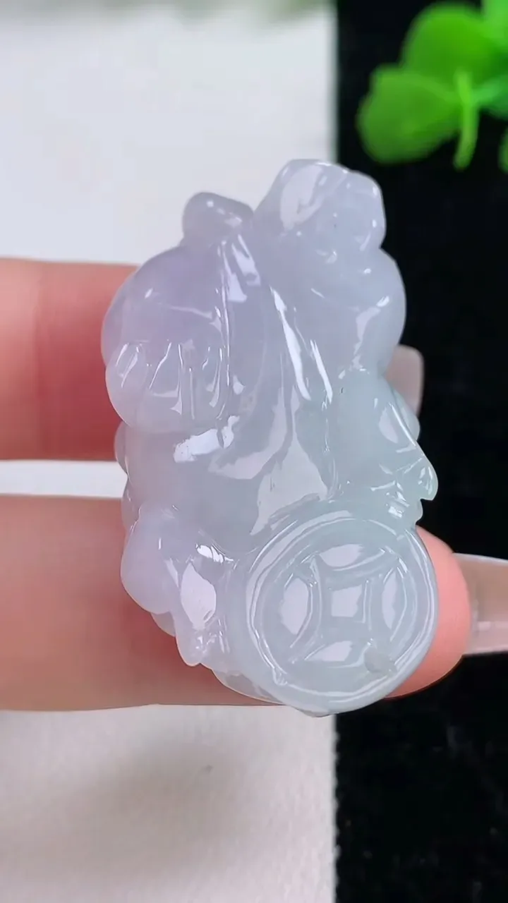 天然A货翡翠貔貅吊坠，尺寸37.3-21.5-11，重量:19.09g
12月8日