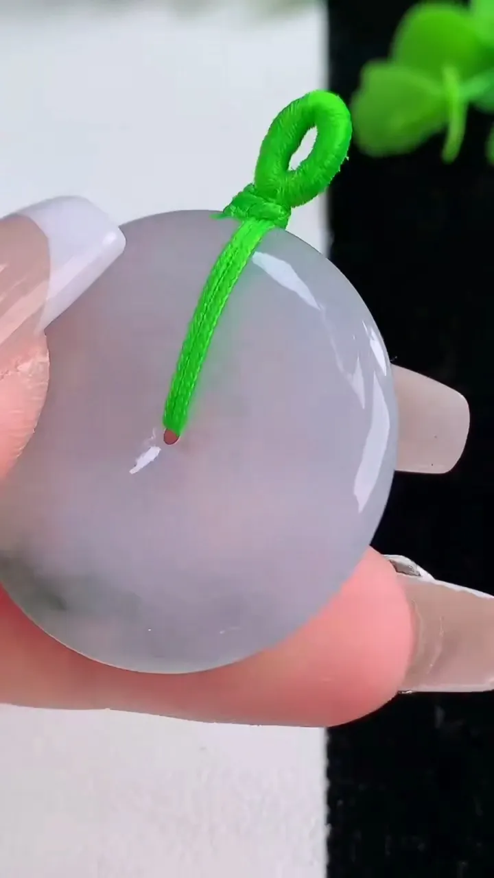 天然A货翡翠冰种飘花平安扣吊坠，尺寸31.3-5，重量:10.82g
12月8日