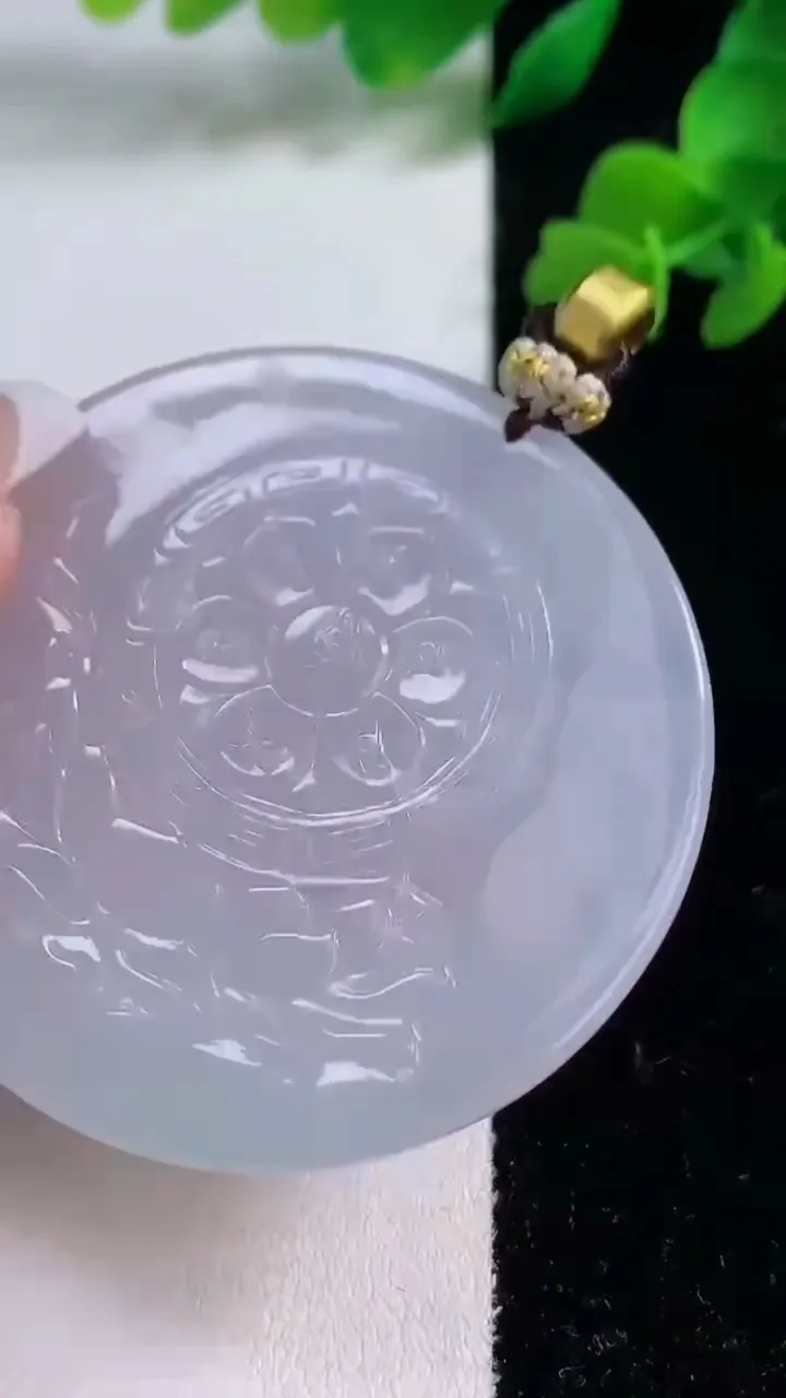 天然A货翡翠紫罗兰千手观音吊坠，尺寸53.3-4.8，重量:31.72g
12月8日