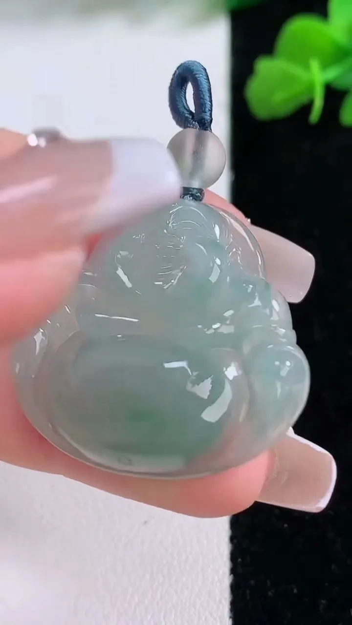 天然A货翡翠佛公吊坠，尺寸29.2-32-5.5，重量:8.02g
12月8日