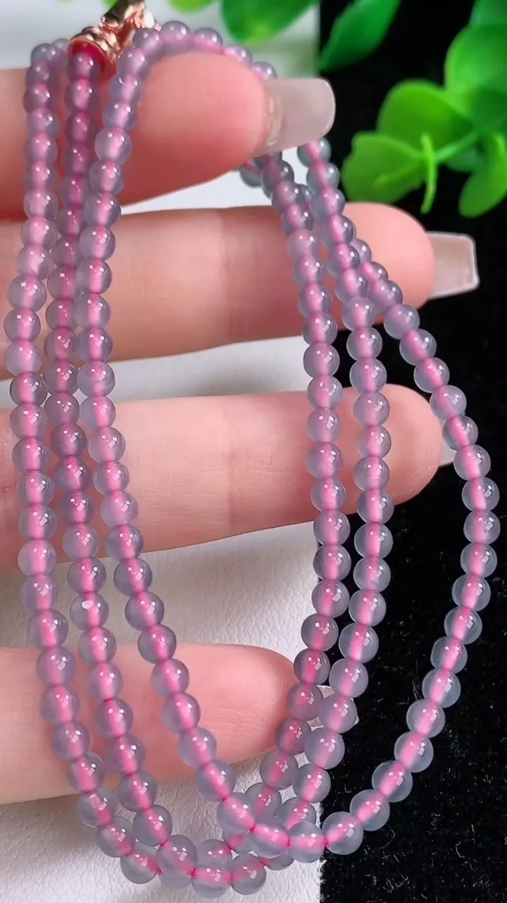 天然A货翡翠种蓝水小米珠项链，尺寸3.7-164颗，重量:14.30g12月8日
工厂直销收藏佳品,种好水足，色泽均匀，有种有色，上手高大气！