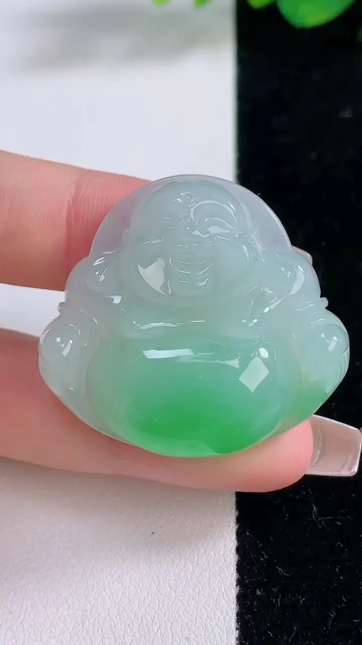 天然A货翡翠佛公吊坠，尺寸33.3-37-9，重量:17.65g
12月8日