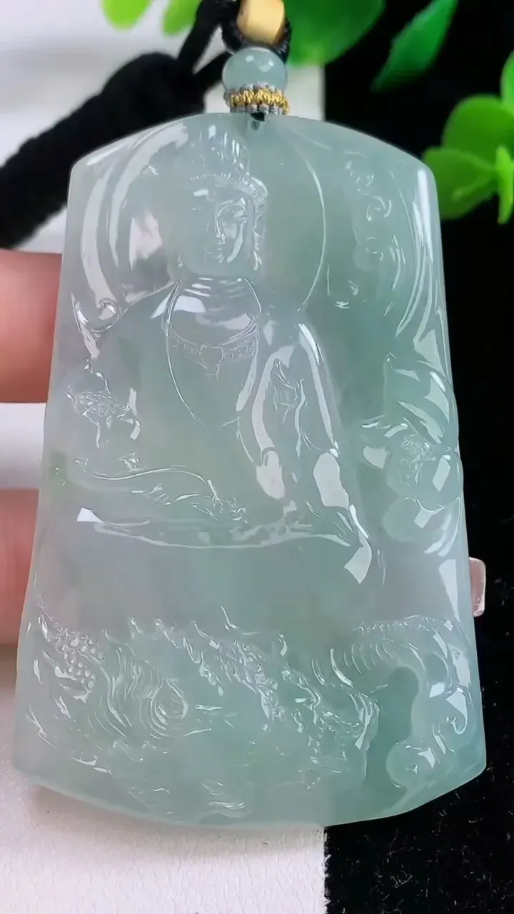 天然A货翡翠御龙大势至菩萨吊坠，尺寸71.1-45.3-5.2，重量:47.68g
12月8日