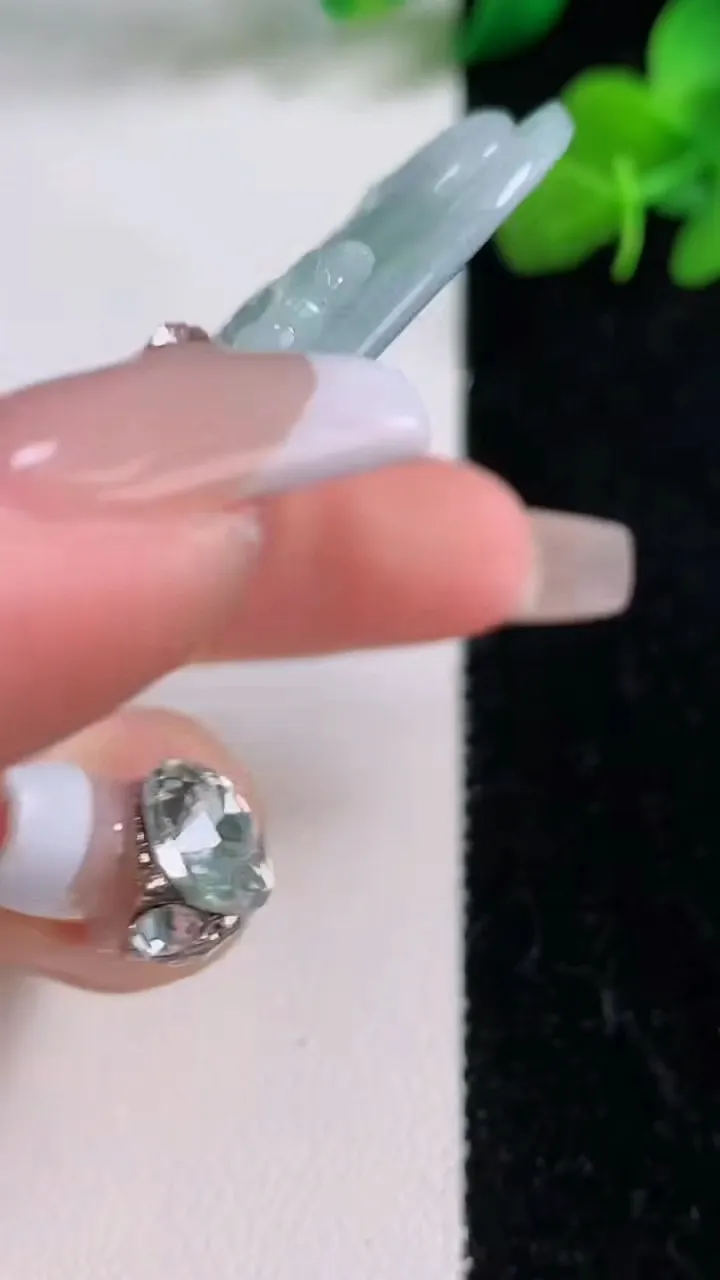 天然A货翡翠龙牌吊坠，尺寸68.2-43.4-7.4，重量:43.18g
12月8日