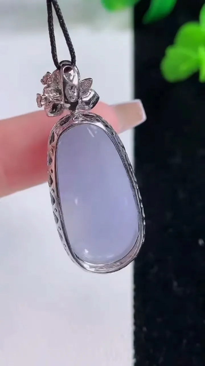 天然A货翡翠18K金紫罗兰福豆吊坠，尺寸37.2-15-8.5，裸石27.3-13重量:6.19g
12月8日