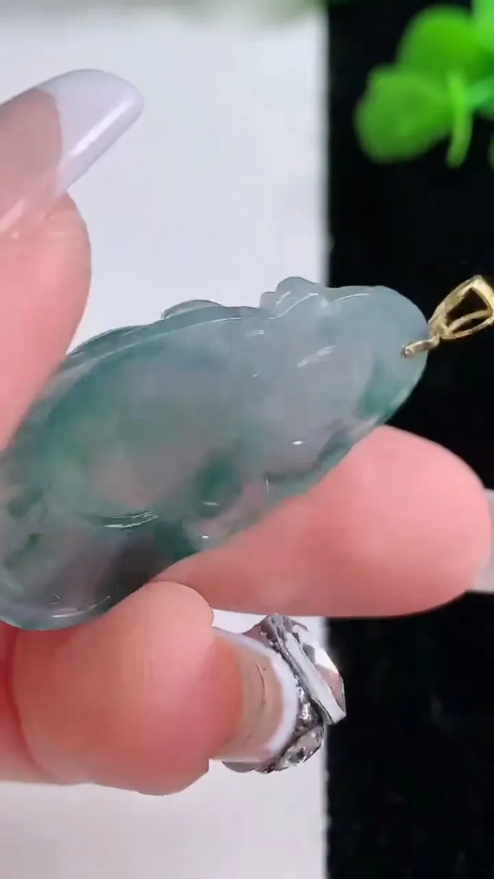 天然A货翡翠种飘花财神爷吊坠，尺寸33.3-20.4-5.6，重量:6.63g
12月8日