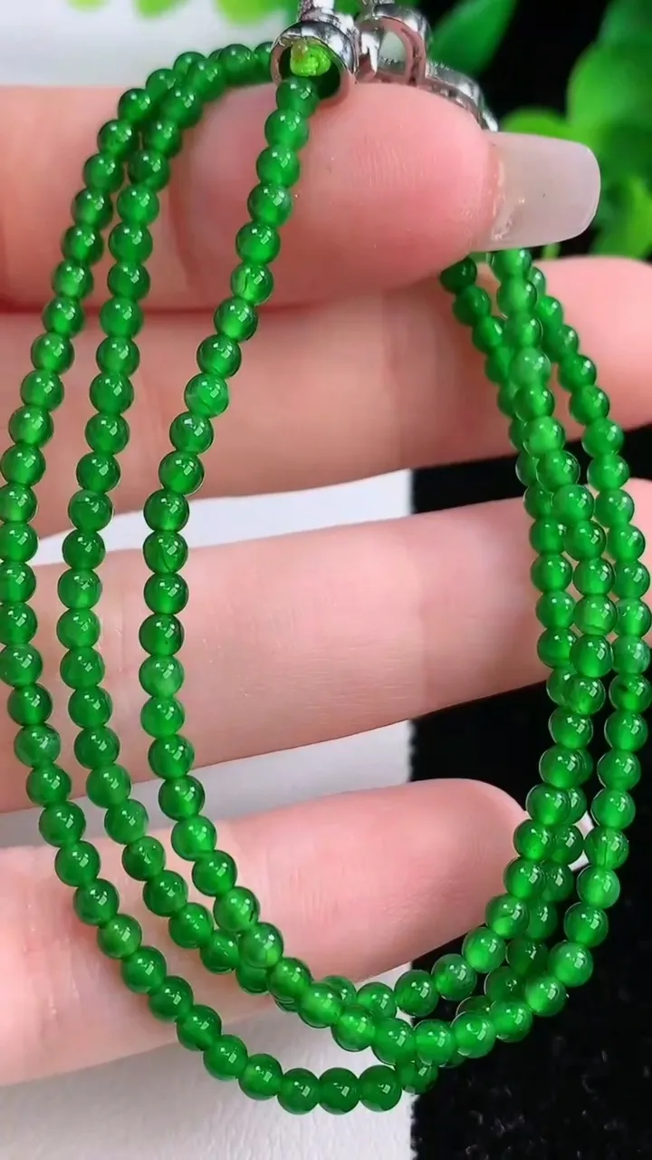 天然A货翡翠小米珠项链，尺寸2.7-181颗，重量:9.04g12月8日
工厂直销收藏佳品,种好水足，色泽均匀，有种有色，上手高大气！