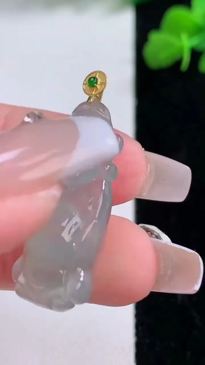 天然A货翡翠财神爷吊坠，尺寸30.3-12.6-5.6，重量:3.79g
12月8日