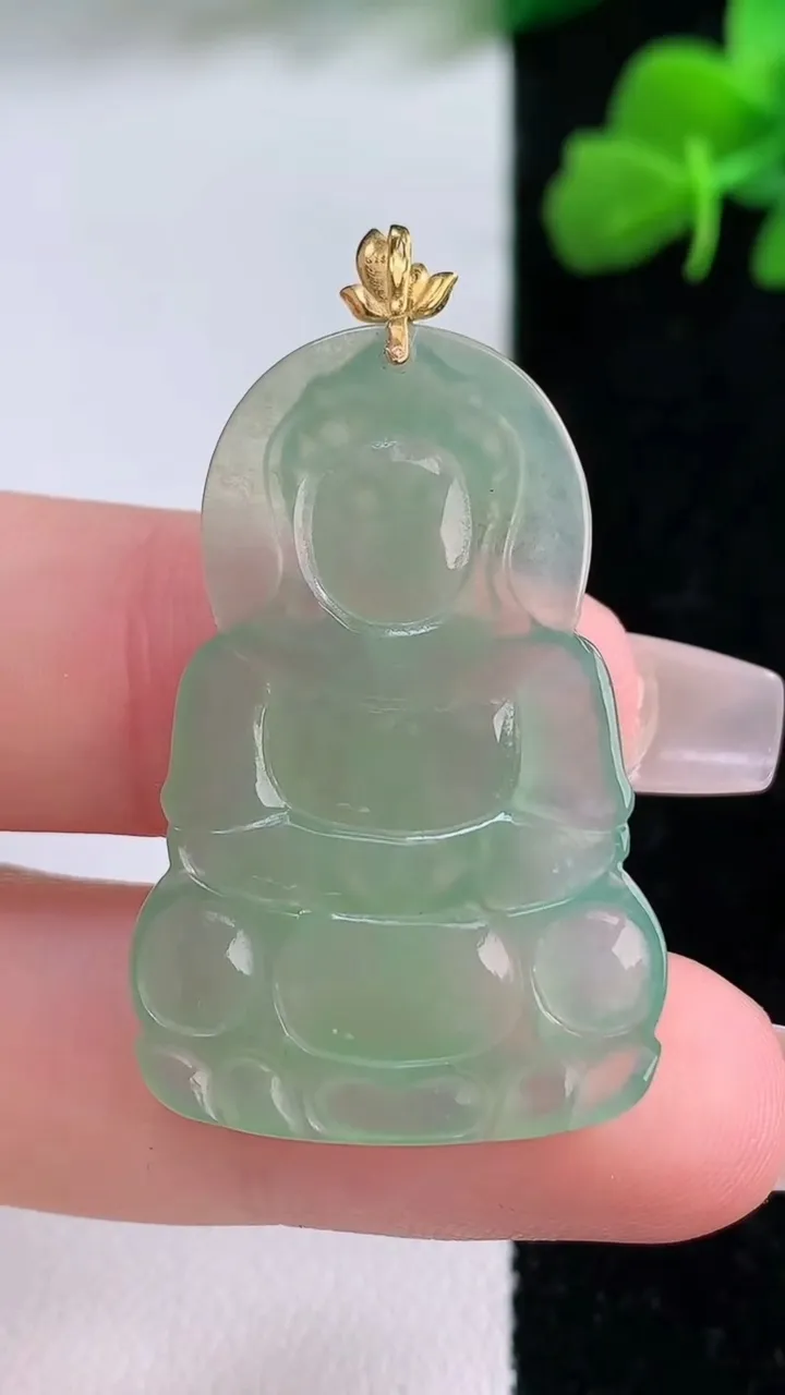 天然A货翡翠观音菩萨吊坠，尺寸35-23-3.3，重量:4.80g
12月8日