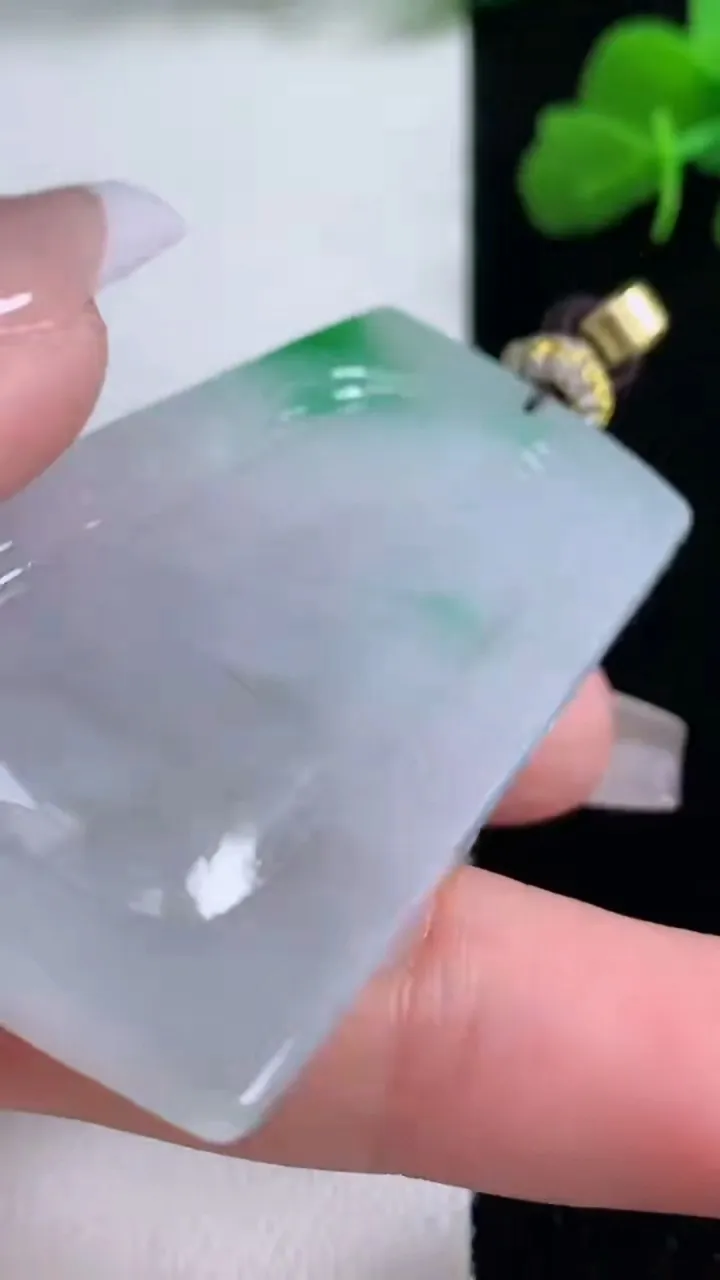 天然A货翡翠文殊菩萨吊坠，尺寸57-34.2-6，重量:26.24g
12月8日