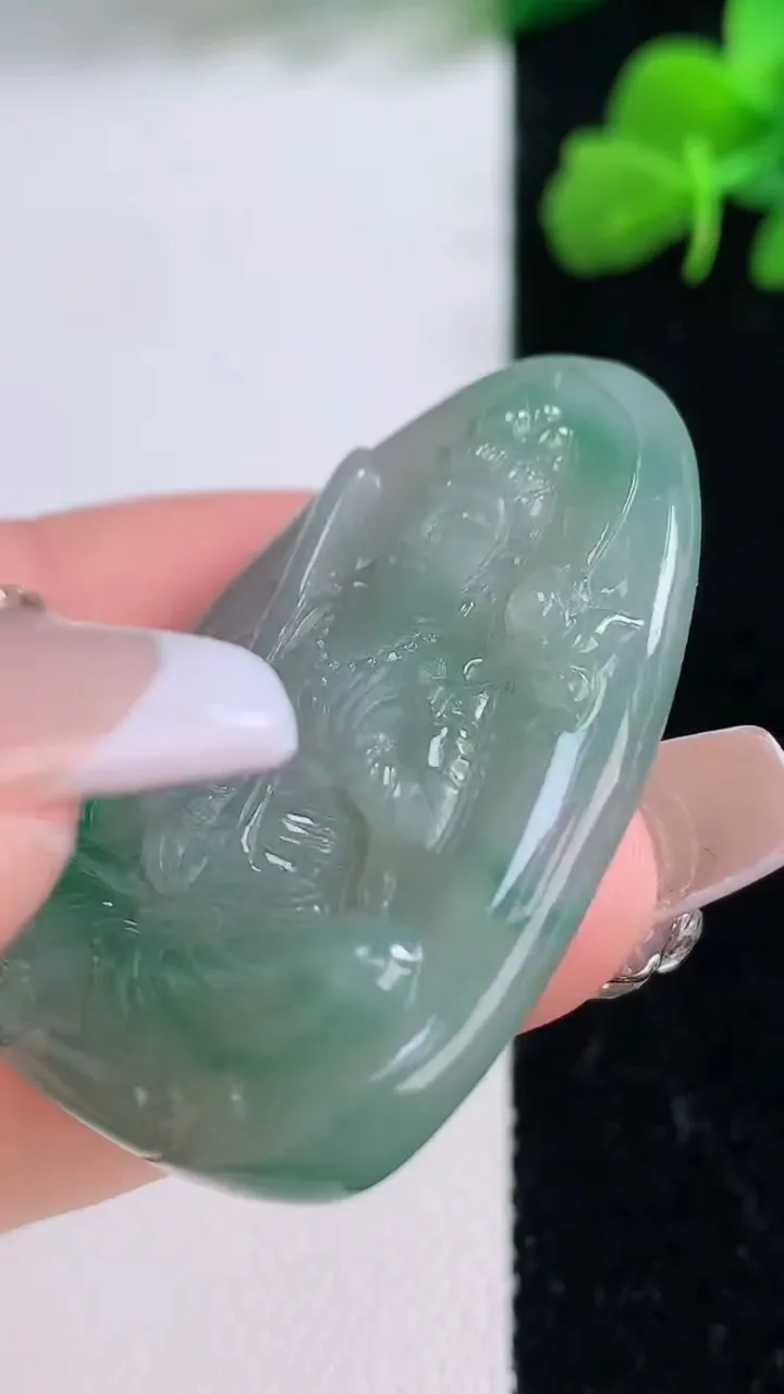 天然A货翡翠虚空藏菩萨吊坠，尺寸40.6-28.2-5.8，重量:13.73g
12月8日