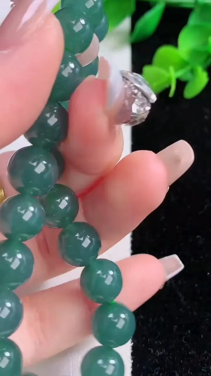 天然A货翡翠圆珠手串，尺寸9-21颗，重量:33.39g12月8日
工厂直销收藏佳品,种好水足，色泽均匀，有种有色，上手高大气！