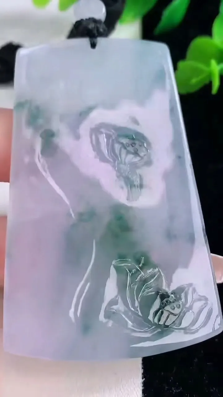 天然A货翡翠种紫罗兰飘花普贤菩萨吊坠，尺寸69.5-44.4-5.3，重量:45.32g
12月8日