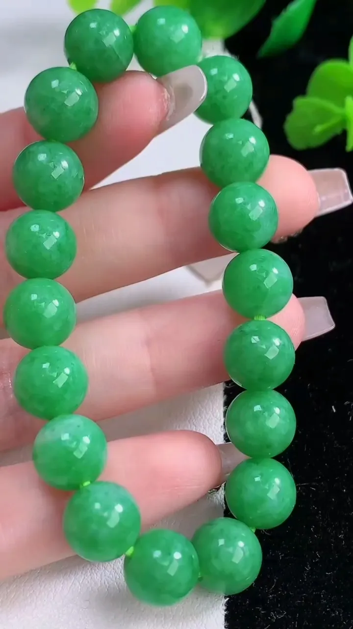天然A货翡翠圆珠手串，尺寸9.8-18颗，重量:30.51g12月8日
工厂直销收藏佳品,种好水足，色泽均匀，有种有色，上手高大气！