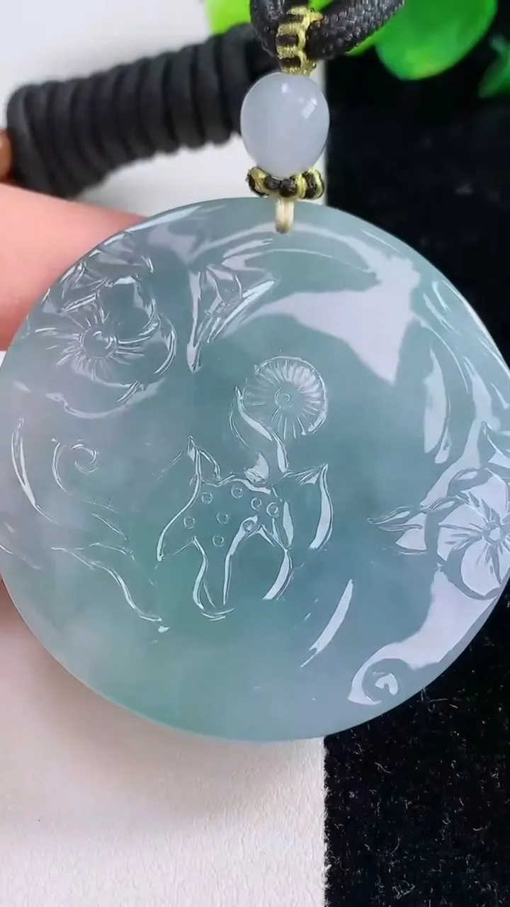 天然A货翡翠紫罗兰阿弥陀佛吊坠，尺寸48.7-9.4，重量:52.54g
12月8日