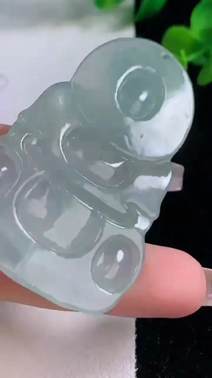 天然A货翡翠观音菩萨吊坠，尺寸62-39-4.2，重量20.49g
12月8日