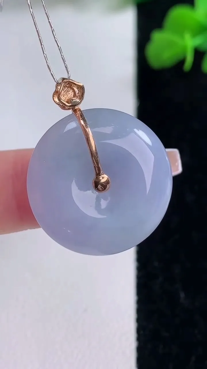 天然A货翡翠18K金紫罗兰平安扣吊坠，尺寸22.3-5.9，重量:6.82g
12月8日