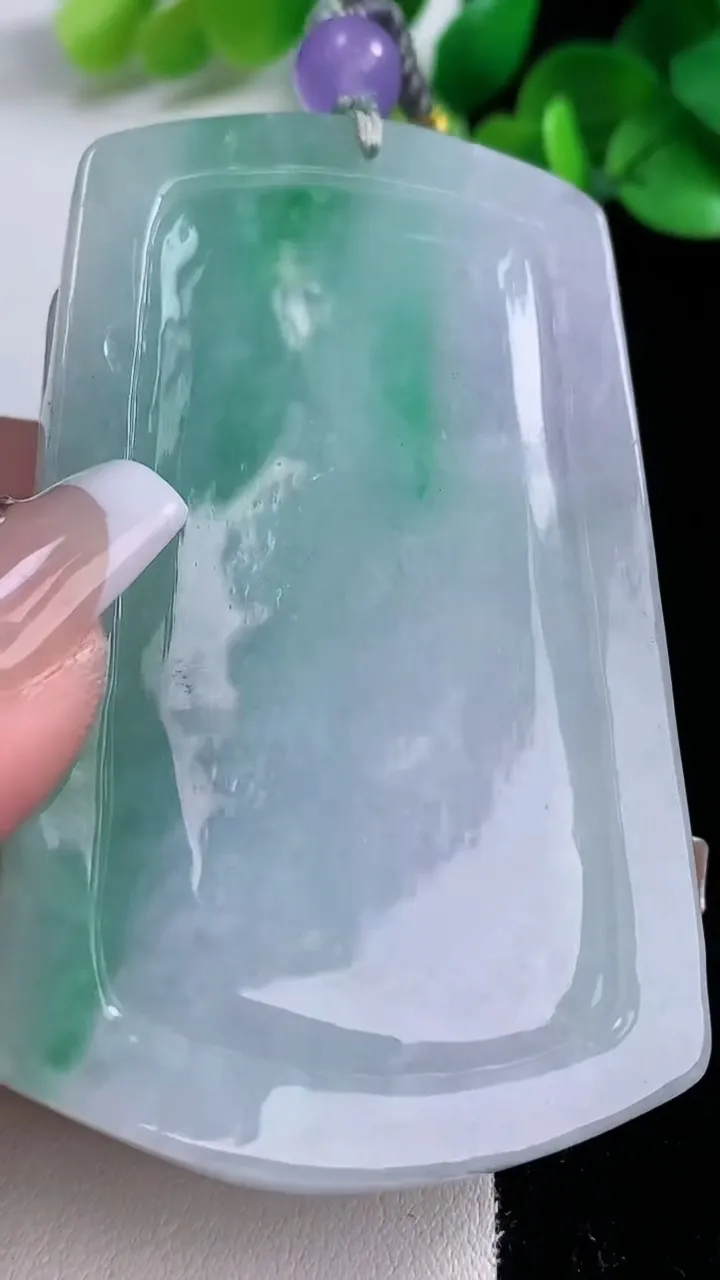 天然A货翡翠山水牌吊坠，尺寸74-46-13，重:102.30g
12月8日