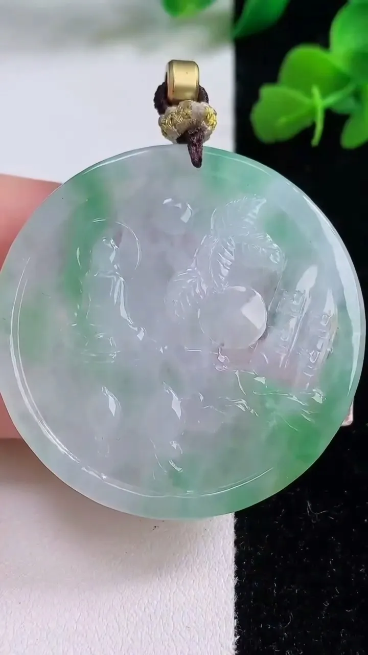 天然A货翡翠虚空藏菩萨吊坠，尺寸46.8-5.2，重量:20.88g
12月8日