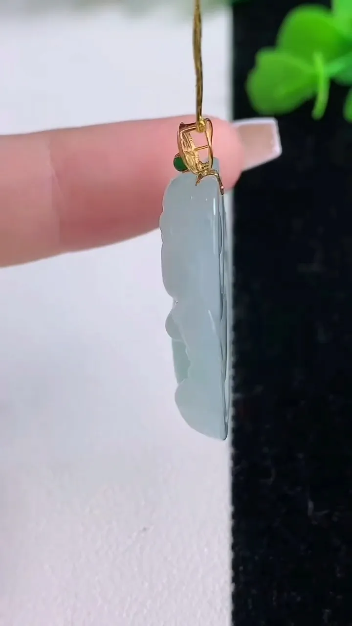 天然A货翡翠佛公吊坠，尺寸28-28.3-5.3，重量:6.97g
12月8日