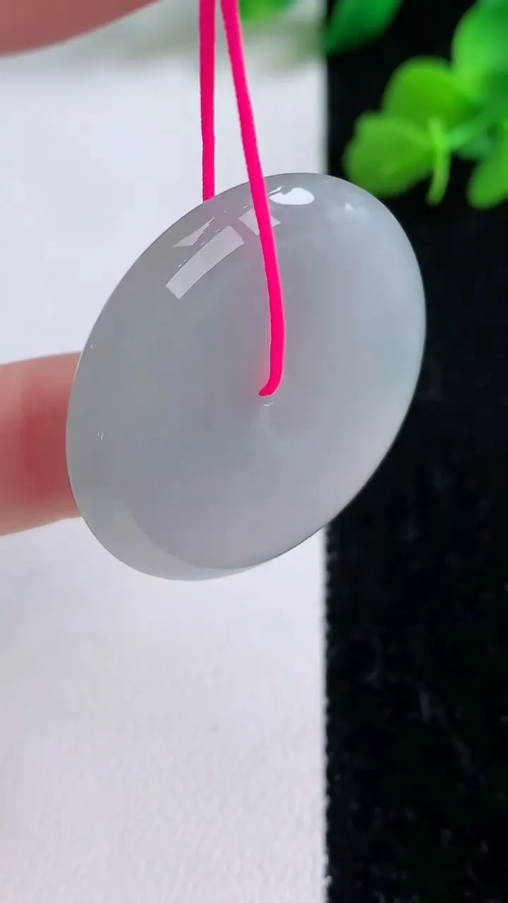 天然A货翡翠平安扣吊坠，尺寸32-5.8，重量:13.62g
12月8日