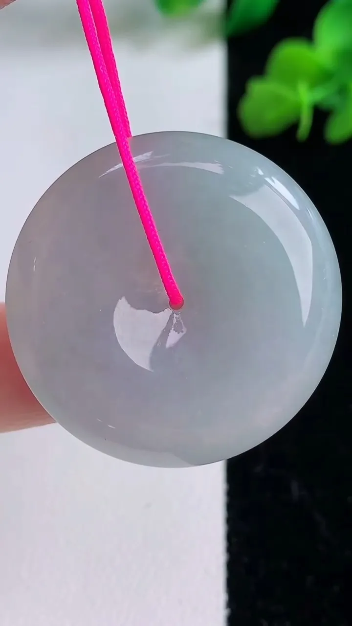 天然A货翡翠平安扣吊坠，尺寸32-5.8，重量:13.62g
12月8日